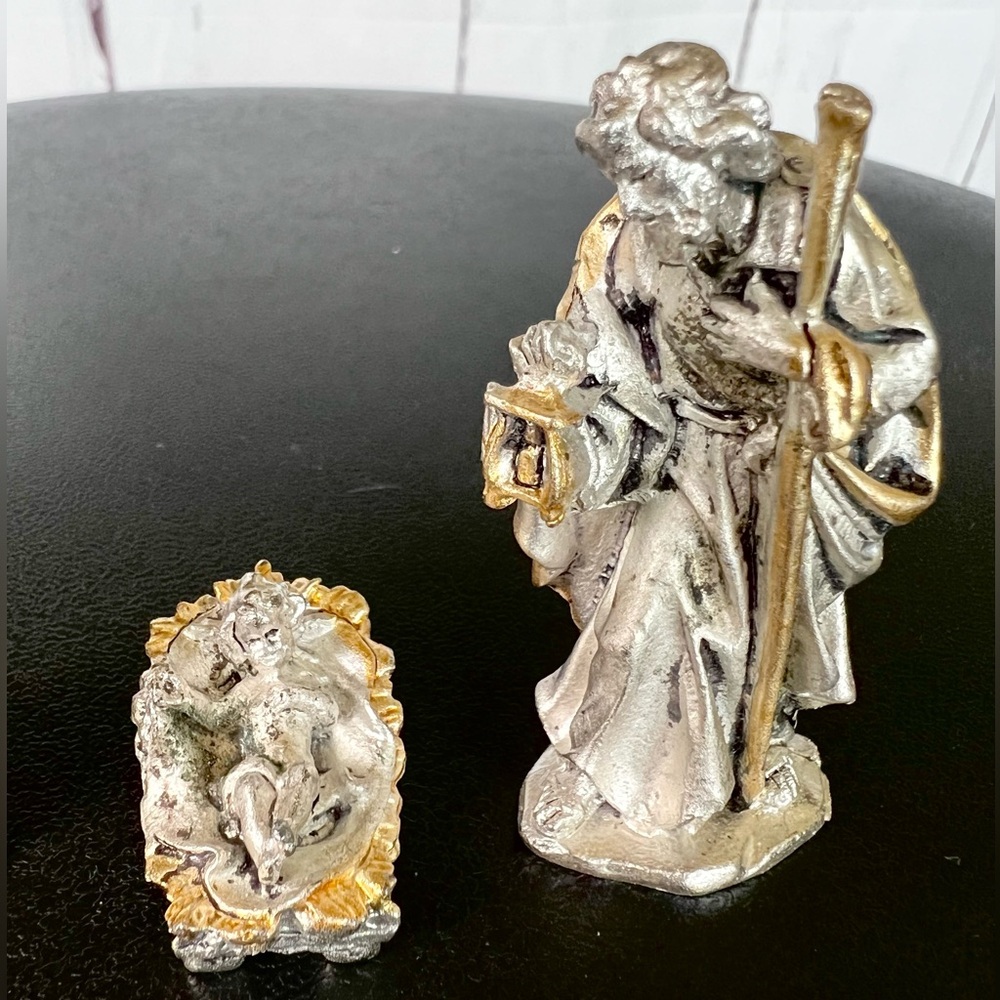 Silver and Gold Metal Small Nativity - Picture 2 of 6